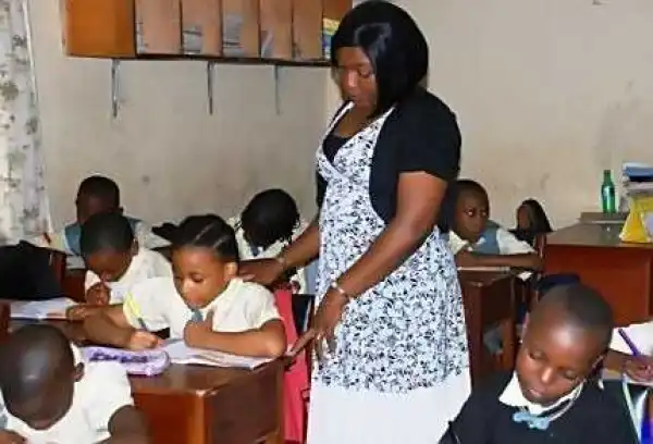 Federal lawmakers want teachers’ salaries increased